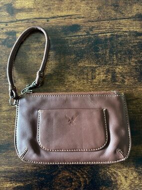 AMERICAN EAGLE - Brown Leather Wristlet with Embossed Logo